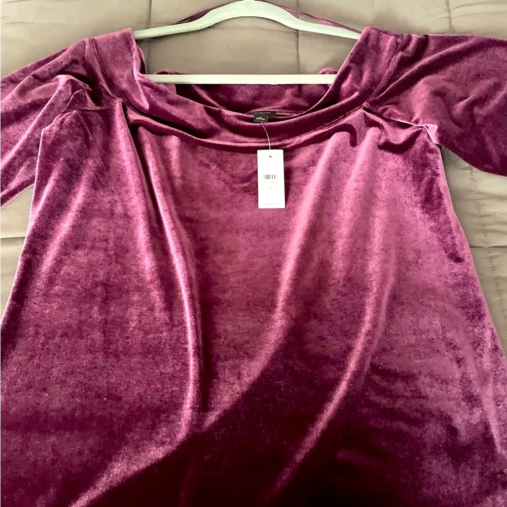 Ladies velvet feel top.